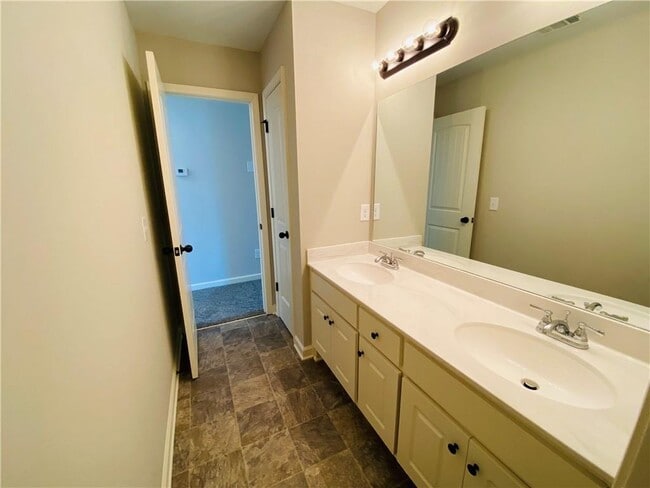 Building Photo - 1825 Miller Lake Dr