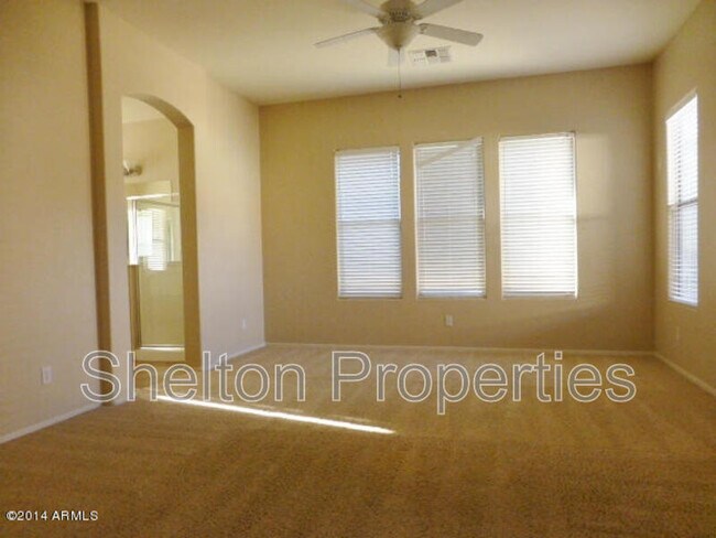 Building Photo - 20653 W Grandview Dr