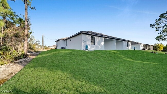 Building Photo - 704 Homer Ave S