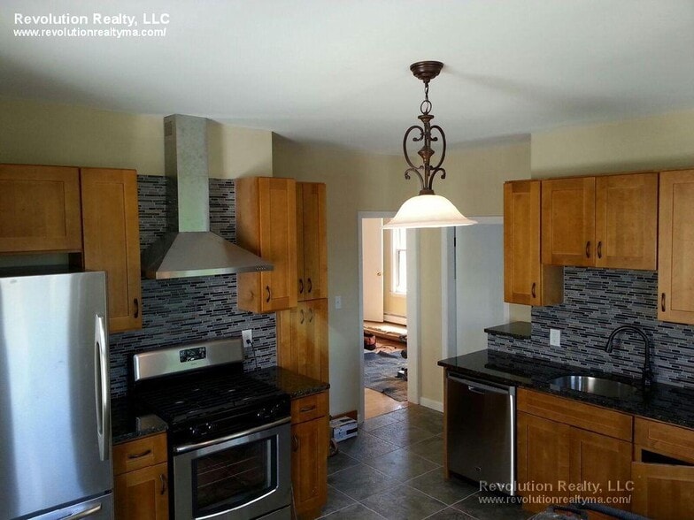 Building Photo - 18 Rossmore St