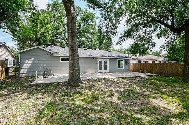 Building Photo - 44 Farrell St