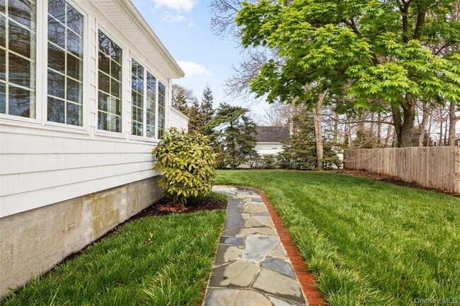 Building Photo - 11 Bieselin Rd