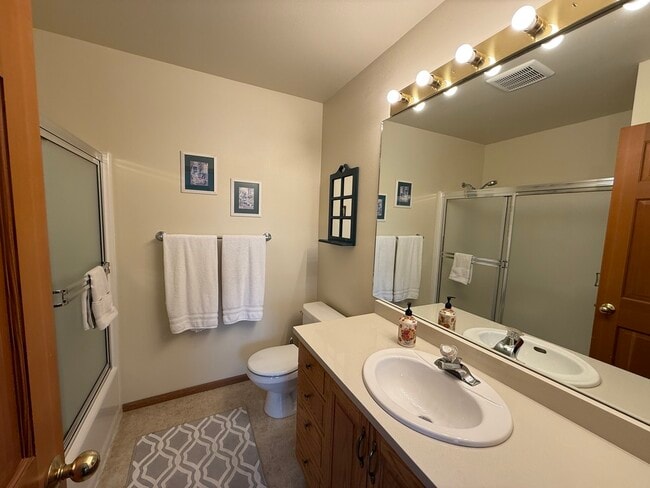 Building Photo - 217 E Pkwy Dr