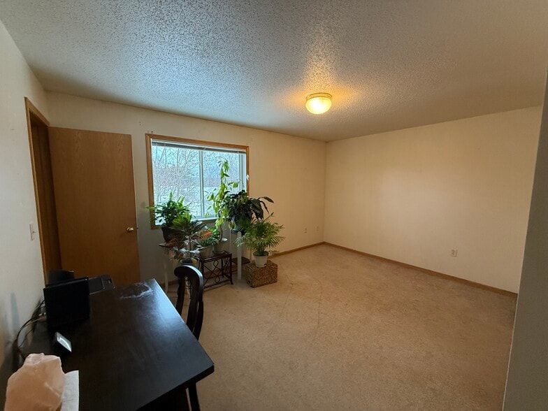 Building Photo - 3563 E Meadows Pl