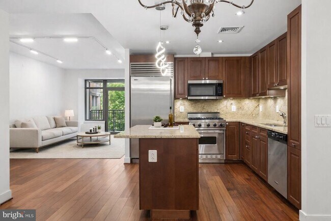 Building Photo - 2425 L St NW