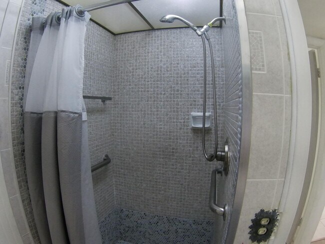 Building Photo - 556 Capri L