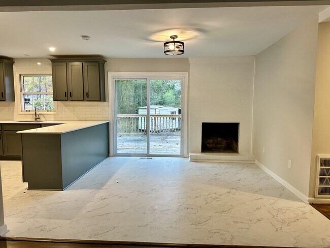 Building Photo - 231 Hillwood Ln