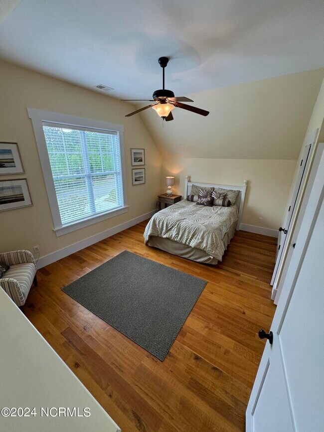 Building Photo - 819 Meadowsweet Ln