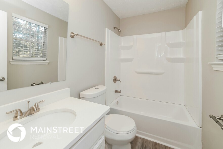 Building Photo - 3145 Medina Dr