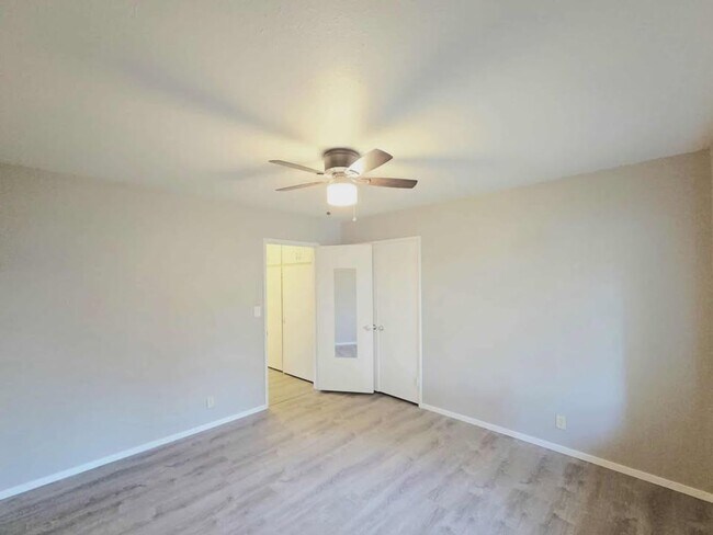 Building Photo - 1261/1263 Montana St. Duplex