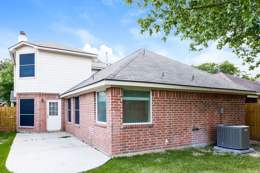 Building Photo - 18614 Willow Cove Dr