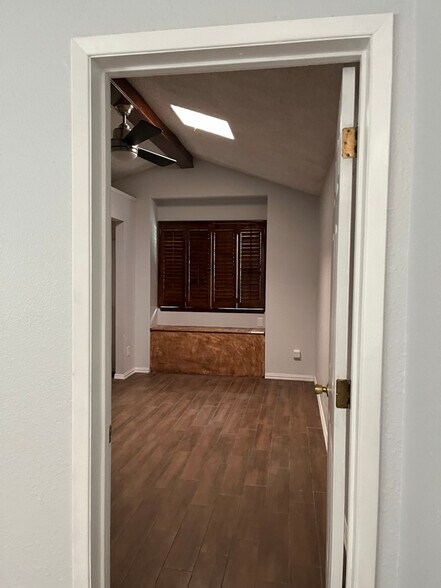 Building Photo - 9669 Stonehaven Dr