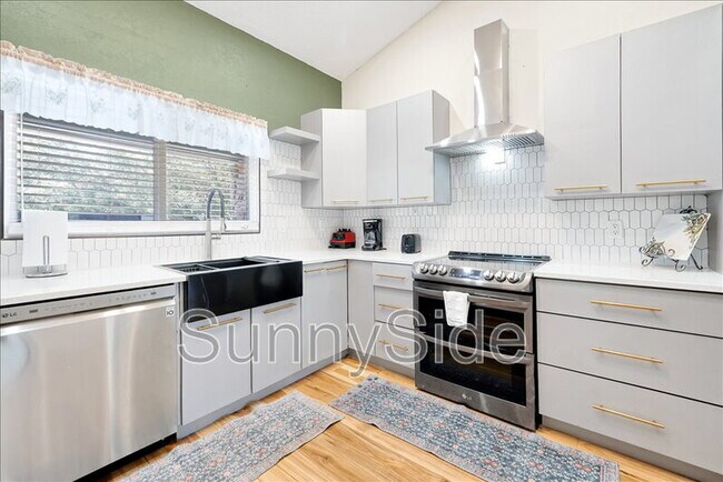 Building Photo - 42 Nottingham Way