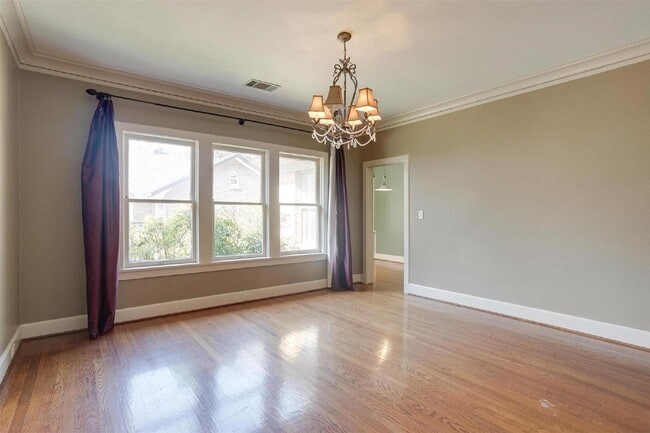 Building Photo - Charming home in Coveted Berkeley Place!