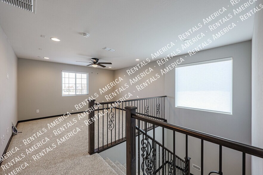 Building Photo - 5610 N 90th Dr