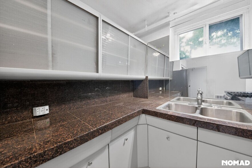 Building Photo - 4430 W 35th Ave