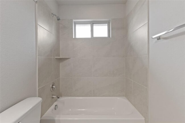 Building Photo - 180 MacArthur Dr