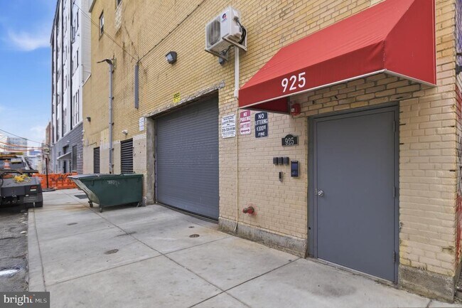 Building Photo - 925 N Broad St