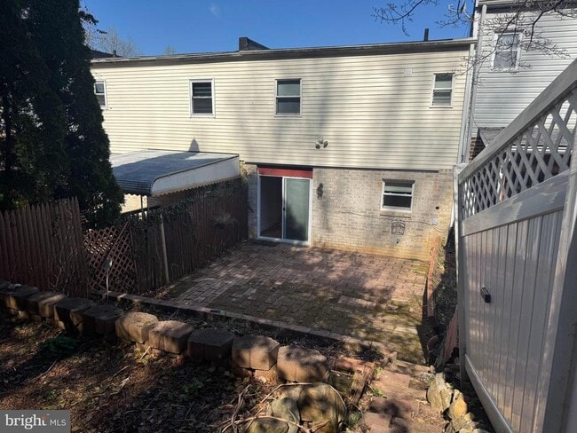 Building Photo - 1136 Fox Run