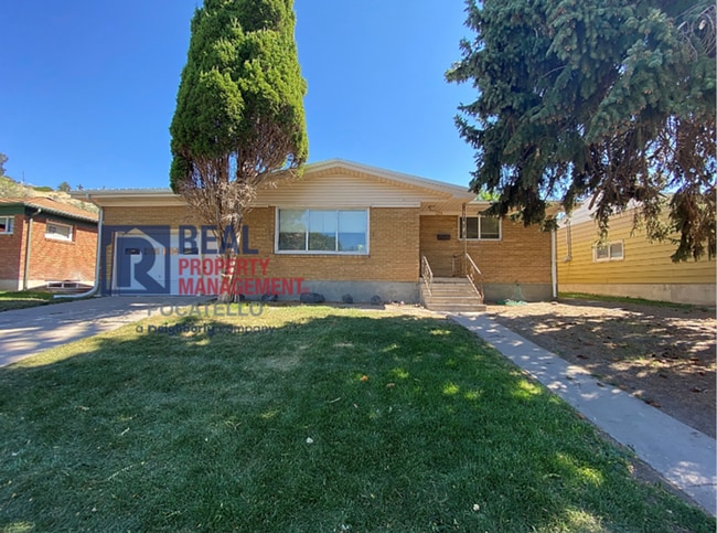 Primary Photo - 3 Bedroom 1 Bath Home - 1 car garage - PET...