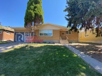 Building Photo - 3 Bedroom 1 Bath Home - 1 car garage - PET...