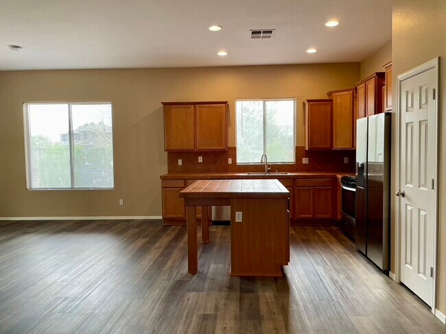Building Photo - 2916 W Windsong Dr