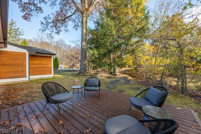 Building Photo - 7 Oak Tree Ln