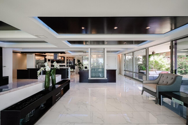 Building Photo - 7157 E Rancho Vista Dr