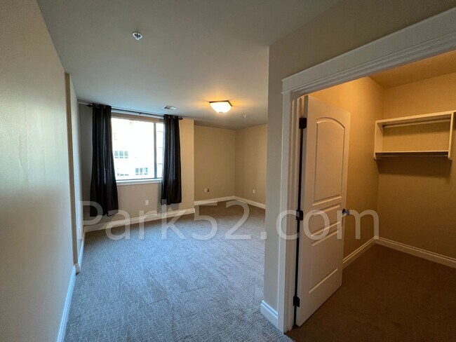 Building Photo - 1 Bed 1.5 Bath Theater District Condo + Am...