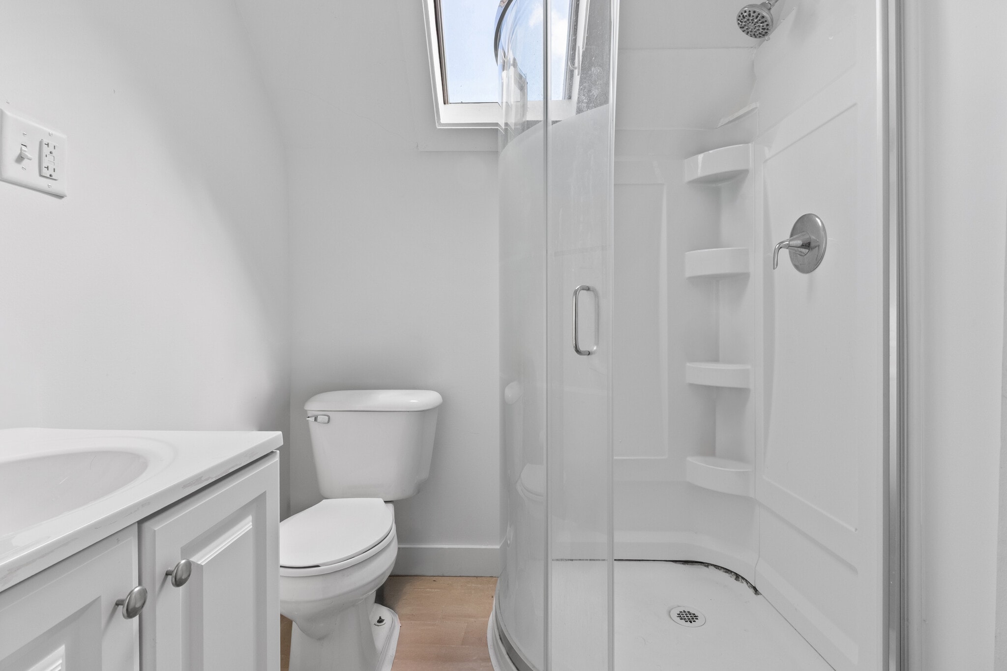 Building Photo - 1121 Leonard Pl