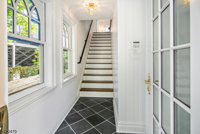 Building Photo - 113 Washington St