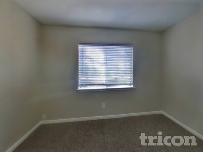 Building Photo - 7114 River Garden Dr