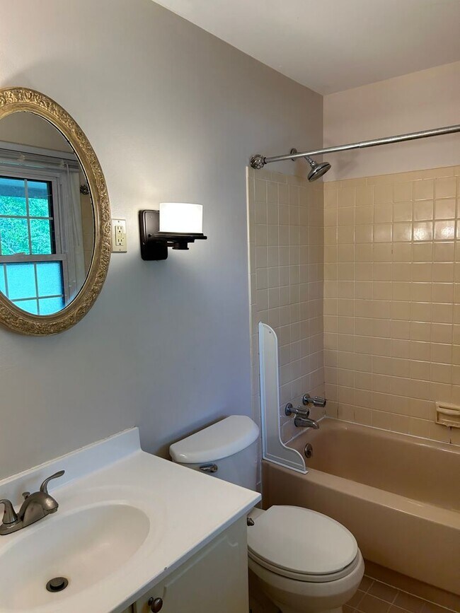 Building Photo - 119 W 41st St