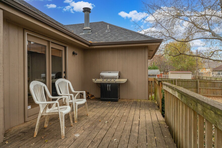 Rear deck - 3668 W El Castile St