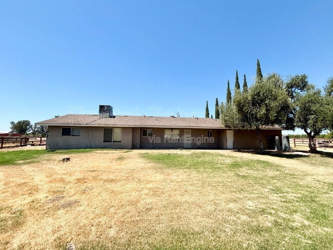 Building Photo - 2400 Gurr Rd