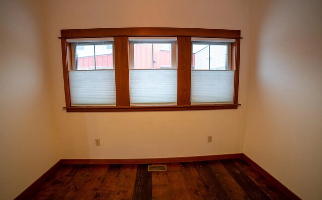 Building Photo - Gorgeous Single Family Home for Rent in Valley West Neighborhood! Near parks and ponds!
