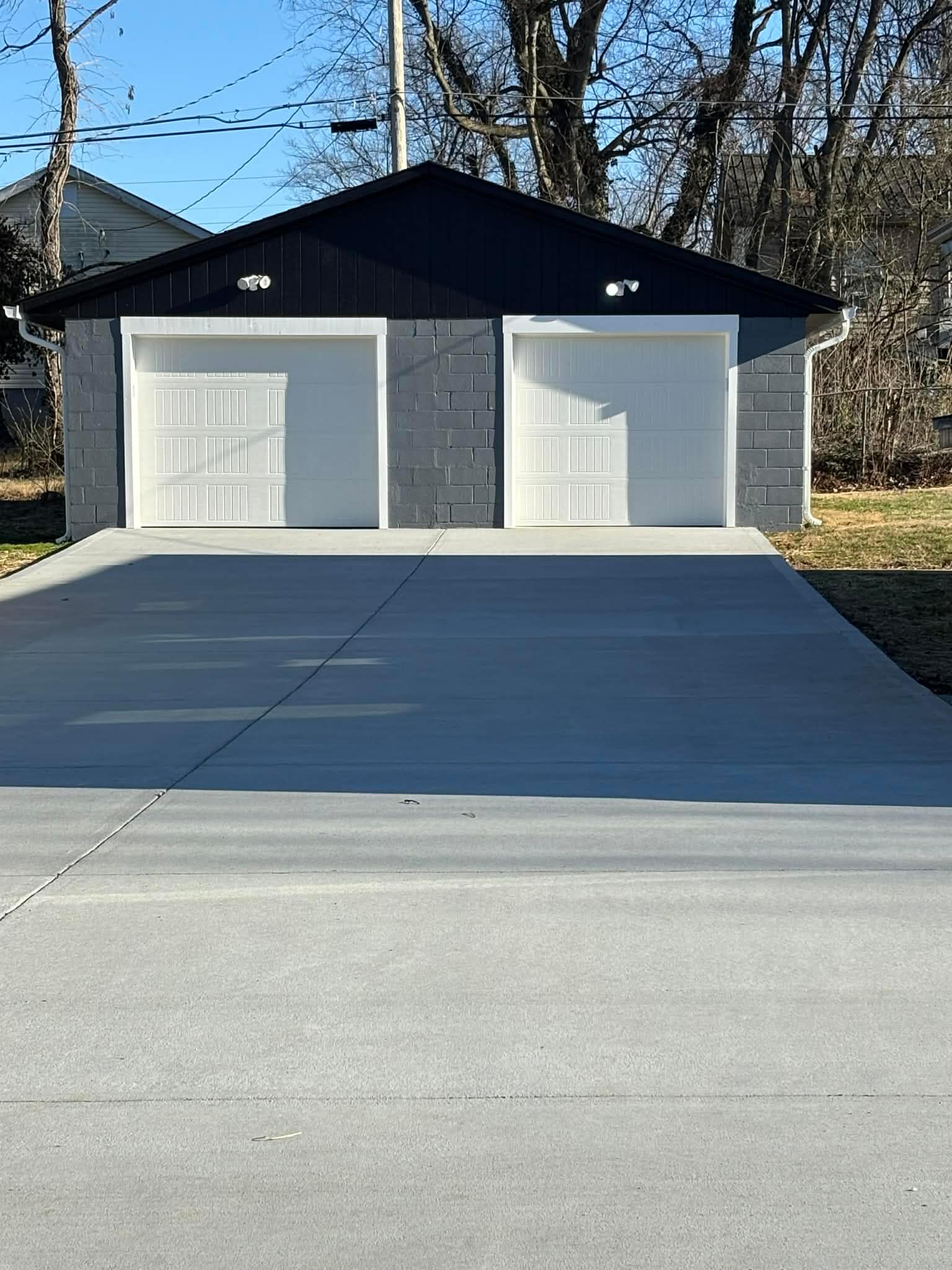 shared garage - 166 E Bell St