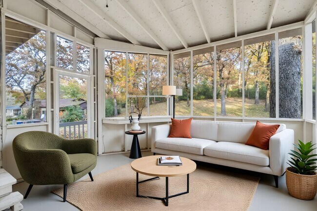 Building Photo - Gorgeous 5 bedroom, 2.5 bath House on a .88 Acre Lot in Fort Smith!