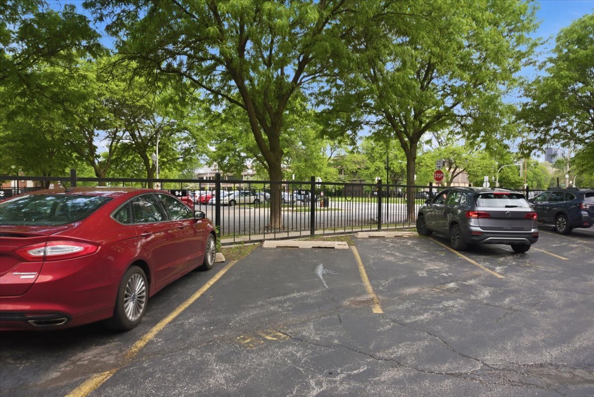 Building Photo - 1250 W Van Buren St
