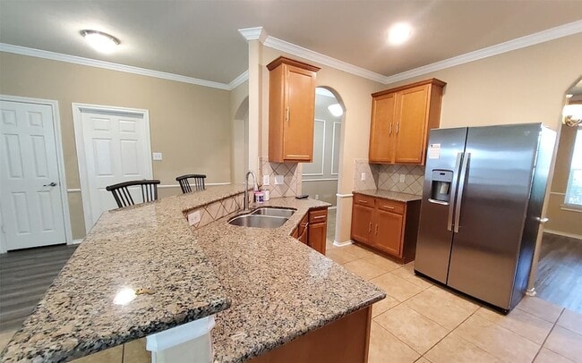 Building Photo - 25047 Lenora Dr