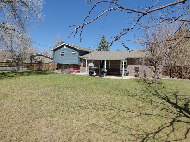 Building Photo - $0 DEPOSIT OPTION. SPACIOUS TRI-LEVEL HOME...