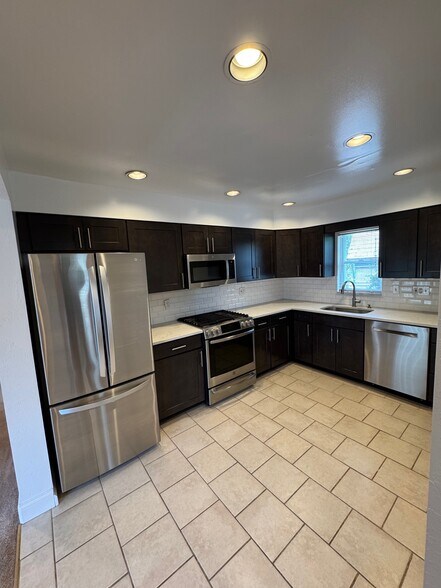 Building Photo - 301 Kambach St