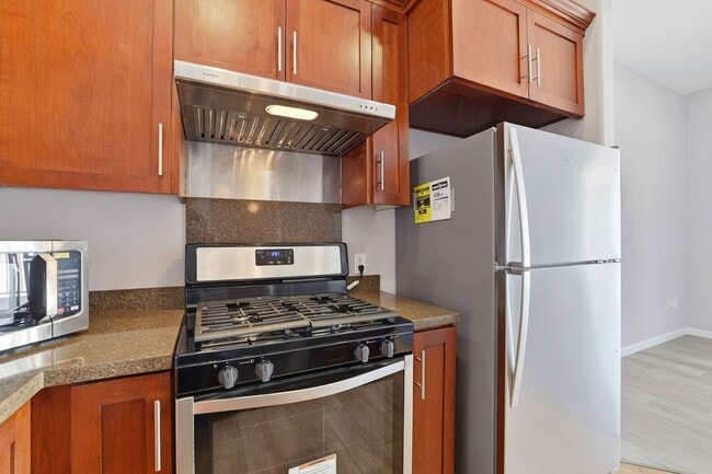 Building Photo - Availabe Now!