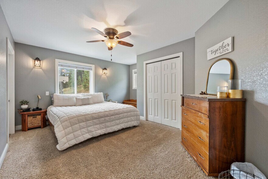 Building Photo - 3213 Hemlock Ct