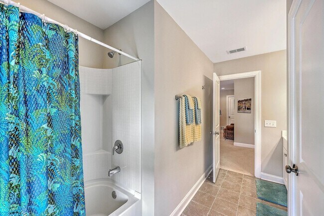 Building Photo - 4 Bedroom 3.5 Bath House in St. Johns Lake - Johns Island