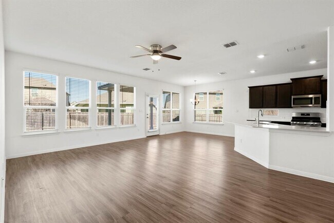 Building Photo - 400 Mante Ct