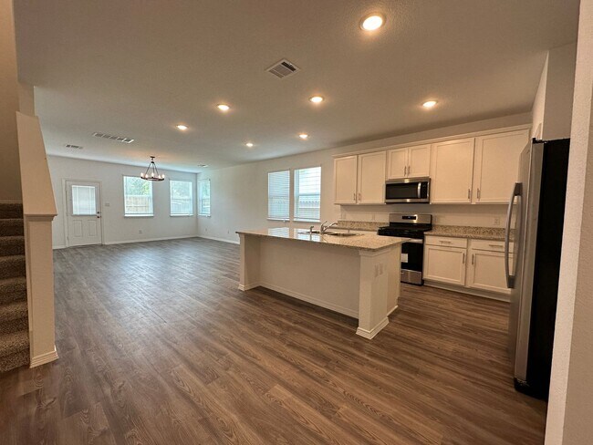 Building Photo - For Lease | 4 Bed, 2.5 Bath | 2,472 Sq Ft ...