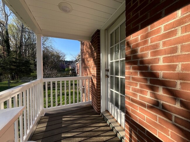 Building Photo - Charming Brick House off Fort Avenue