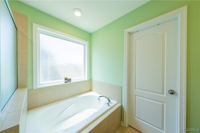 Building Photo - 9535 Thornecrest Dr