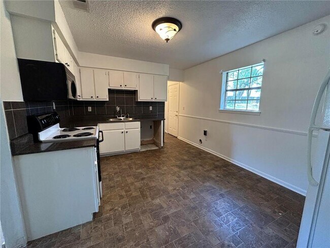 Building Photo - 5178 Fairview Highland Dr